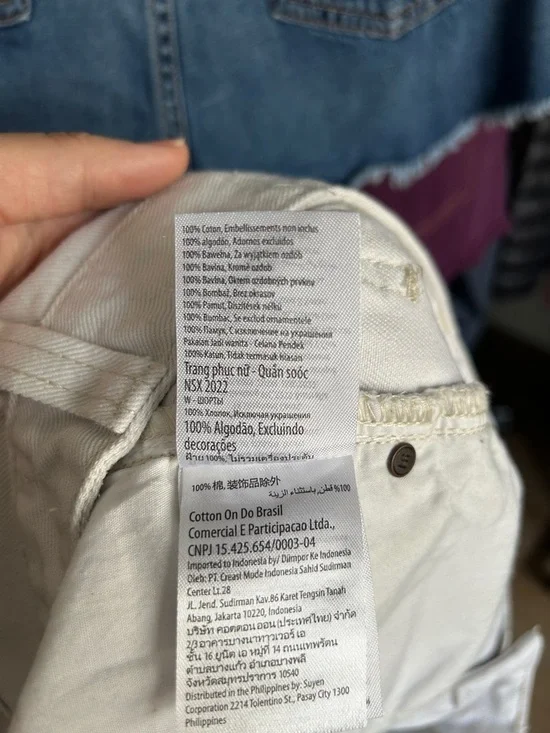 Cotton On High Rise Mom Jean. Size 4. 2.5” inseam. - Picture 5 of 5